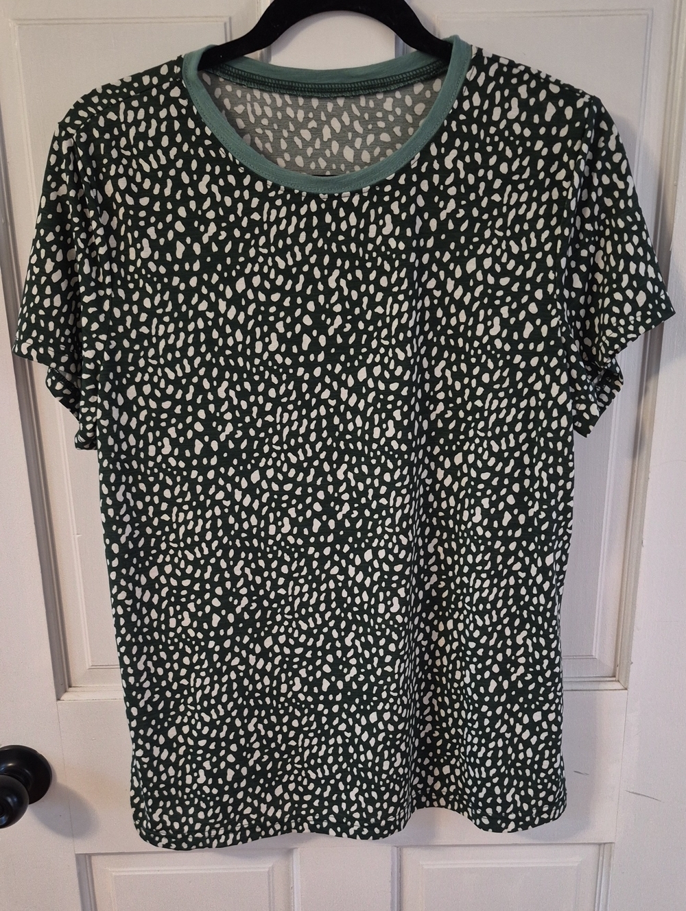 Women's Green and White Printed Crewneck Top